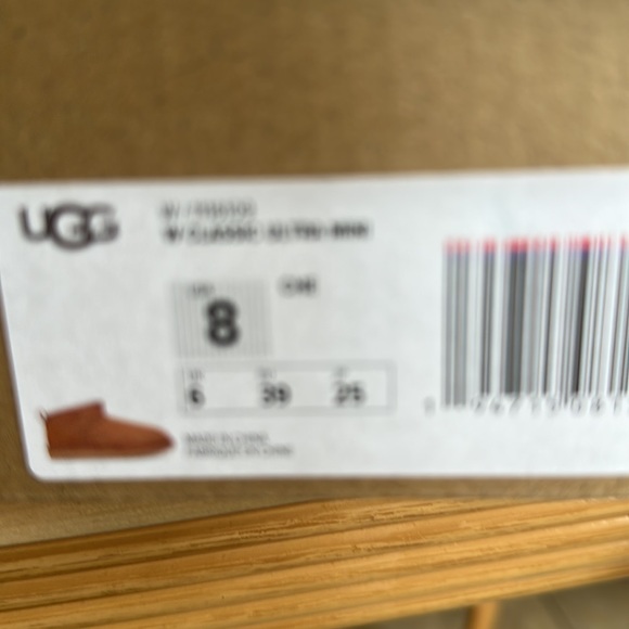 Ugg Women’s Classic Ultra Mini Boot - Picture 7 of 7